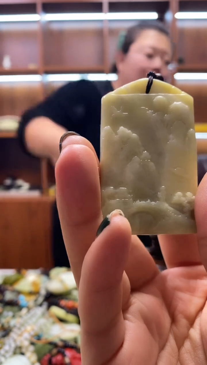 未镶嵌岫玉挂件 