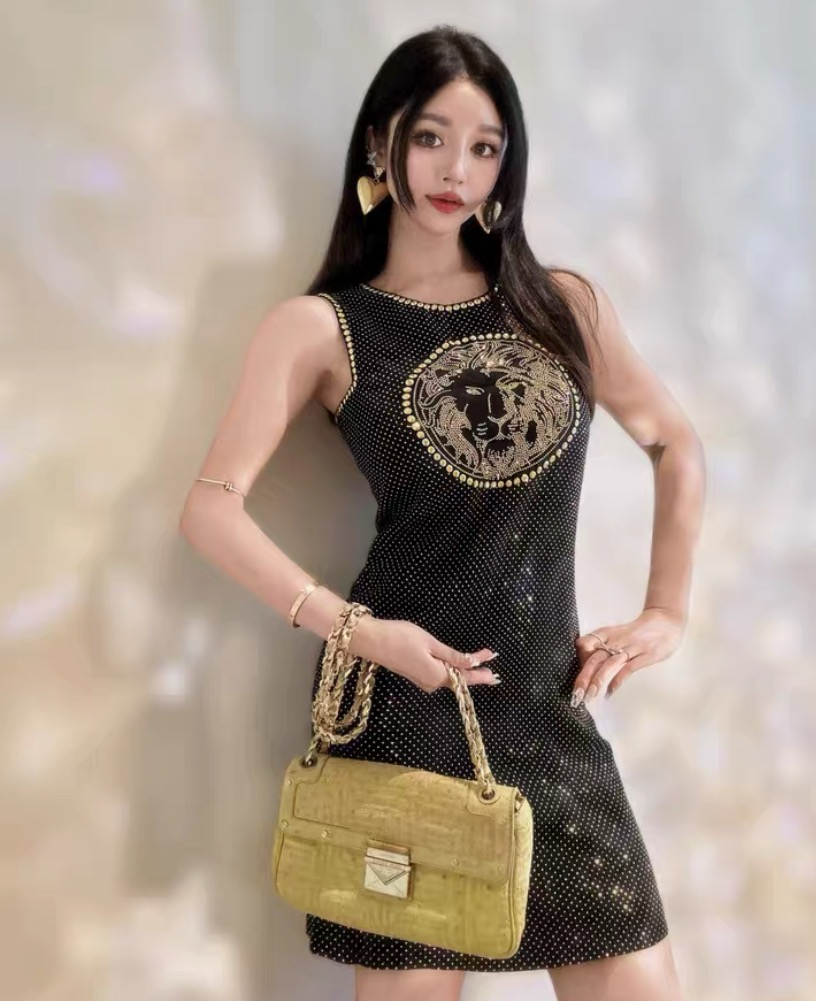 95新 VERSACE/范思哲 HW0272 黑色美杜莎头像钉珠圆领无袖连衣裙