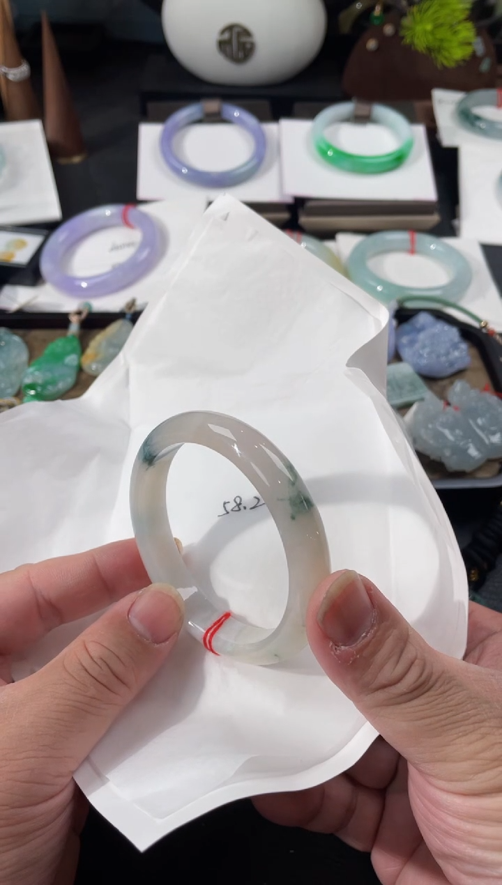 【闪购商品】翡翠手镯未镶嵌58.2正圈