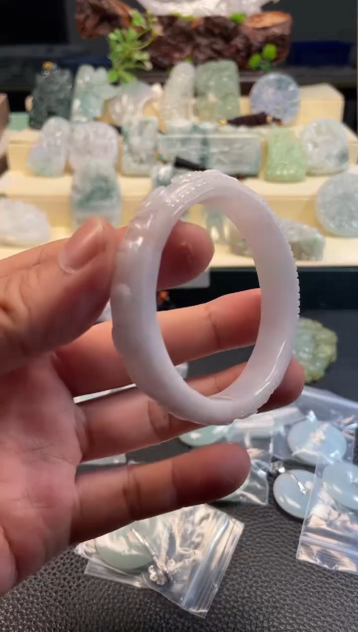 颈饰未镶嵌翡翠美*11/24/146