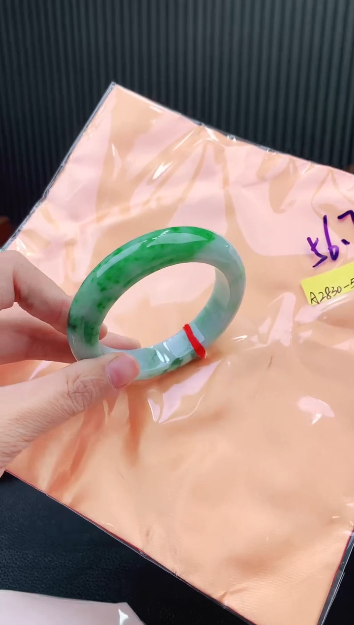 未镶嵌手镯翡翠56+