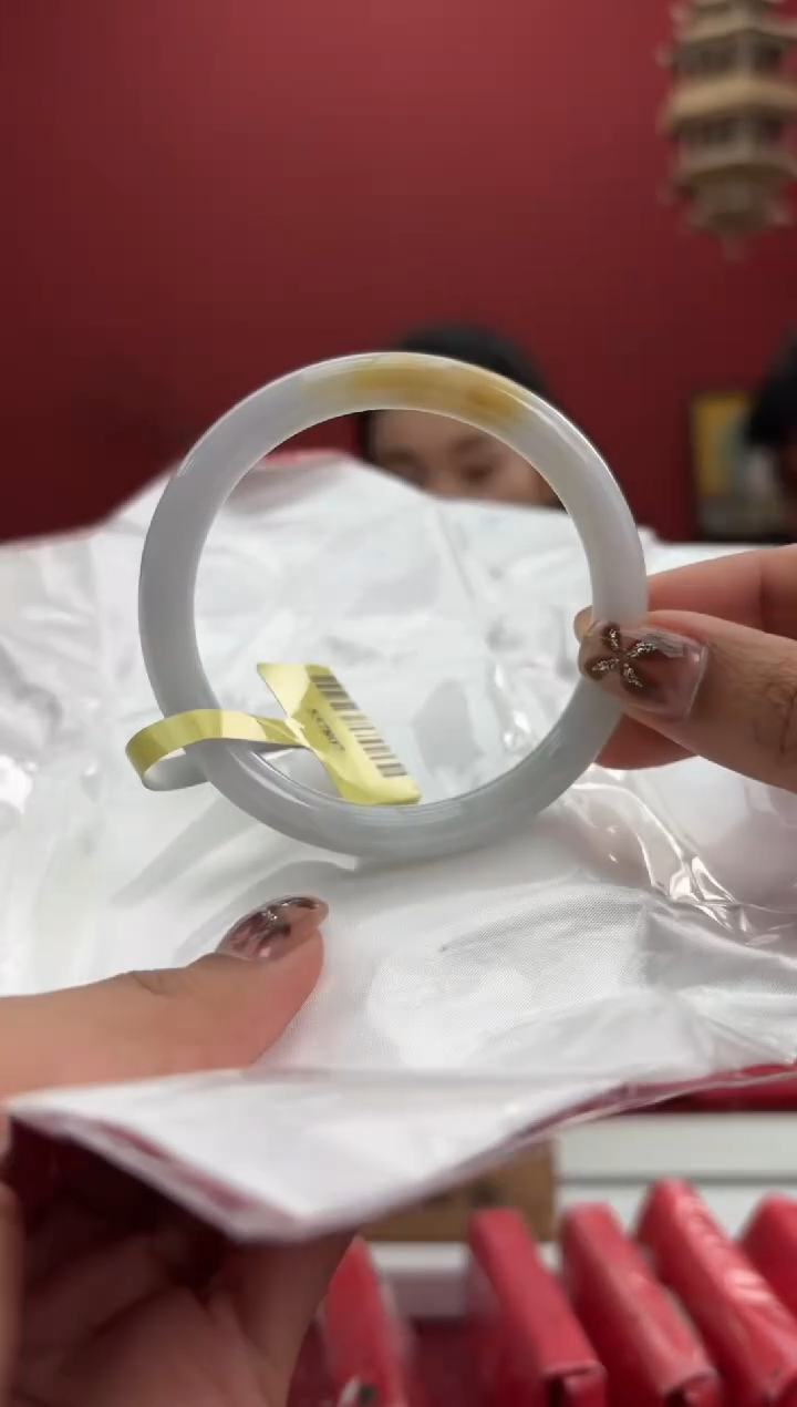 【闪购商品】翡翠手镯（圆镯）未镶嵌1手镯