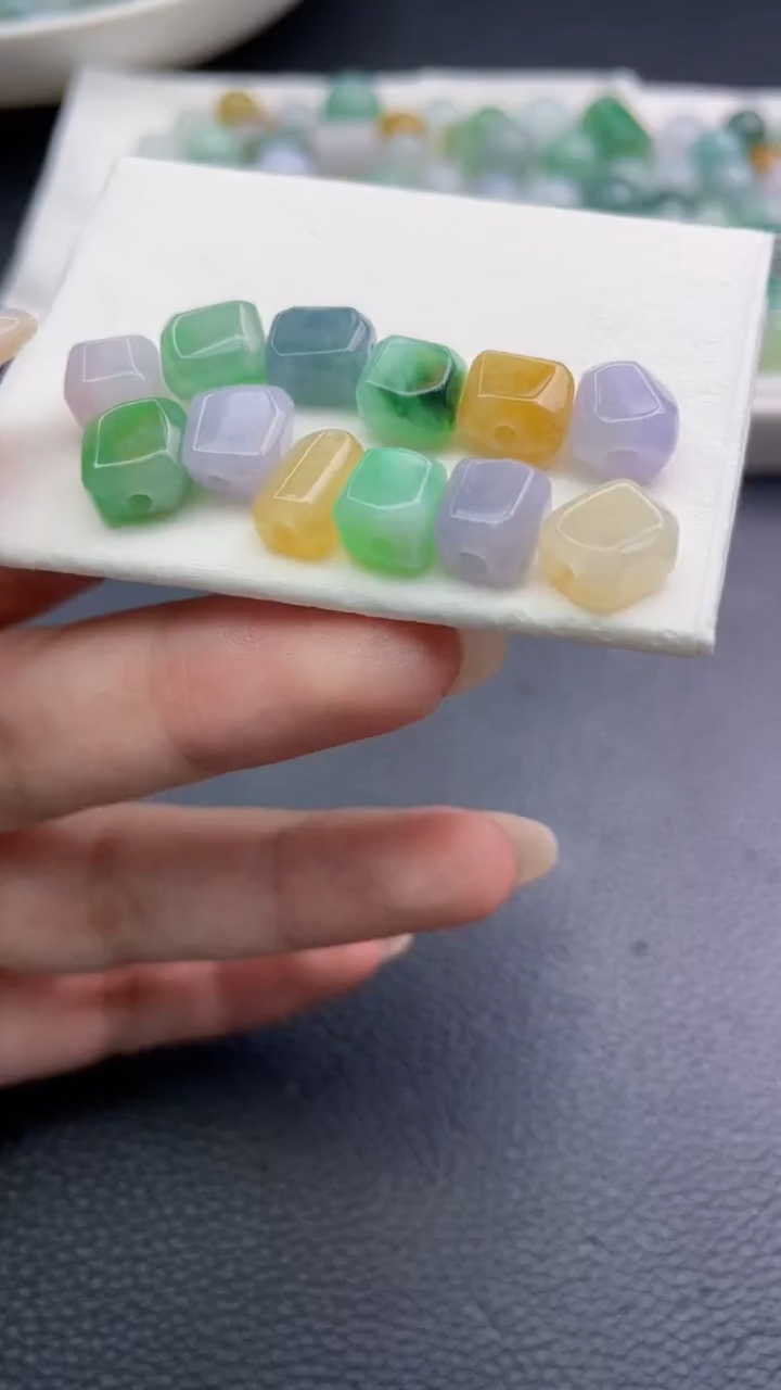未镶嵌定制翡翠白*浩珠子