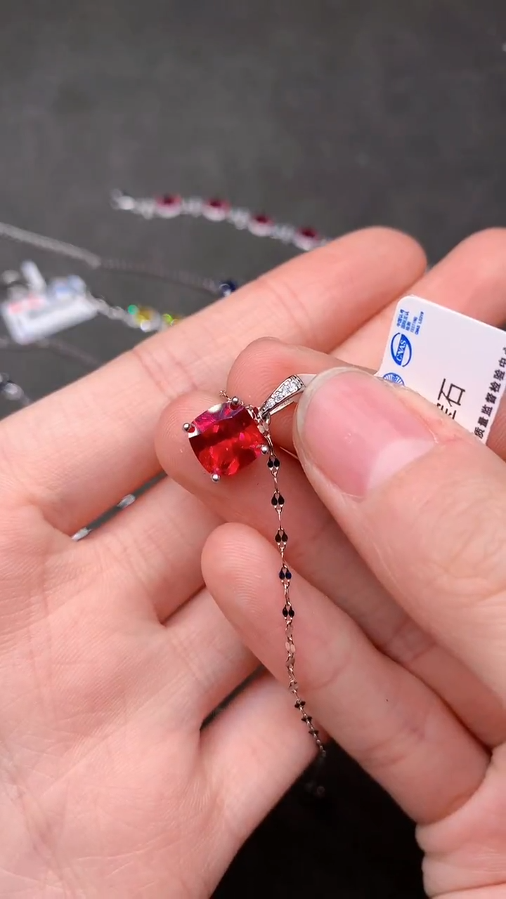 【闪购商品】红宝石吊坠(赠链)银S925镶嵌......