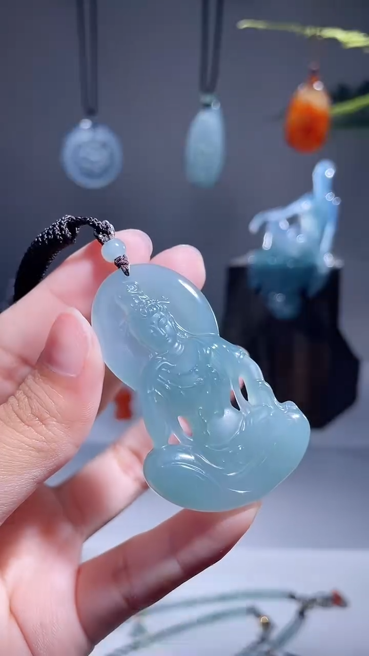 颈饰未镶嵌翡翠观音