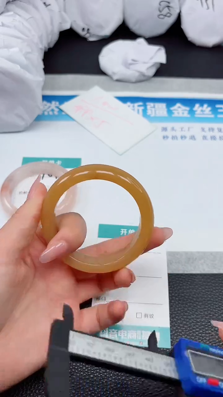 【闪购商品】石英质玉手镯未镶嵌A190