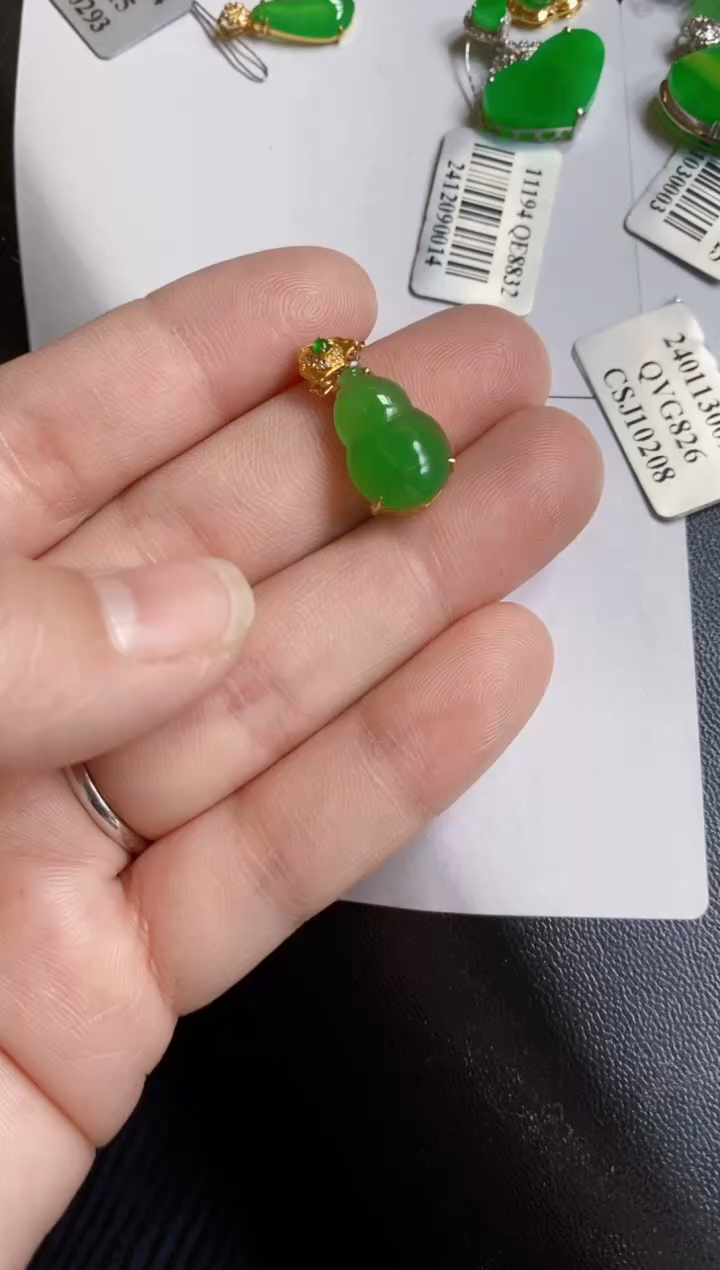 【闪购商品】翡翠颈饰18K金镶嵌葫芦