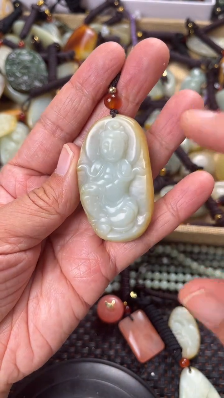 【闪购商品】和田玉颈饰未镶嵌多样性发货没有证书拍一发一有瑕