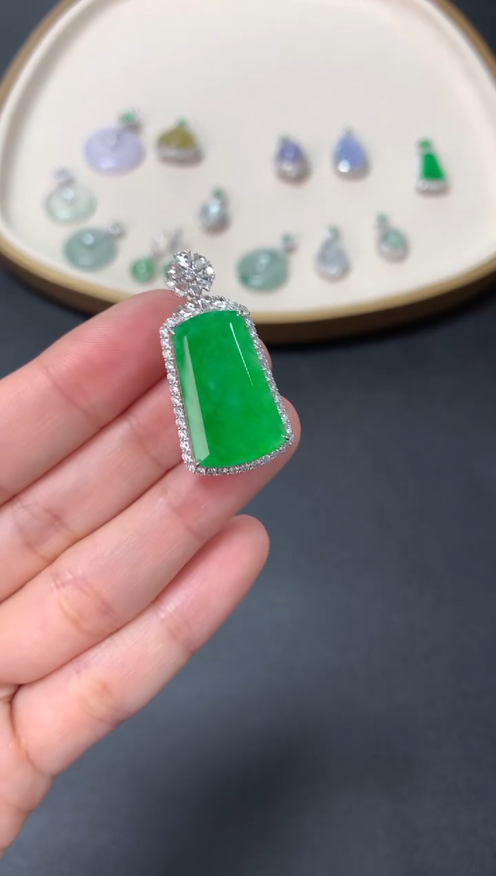 【闪购商品】翡翠吊坠(不含链)18K金镶嵌29800