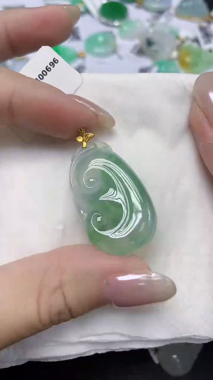 翡翠18K金镶嵌颈饰天然缅甸翡翠A货