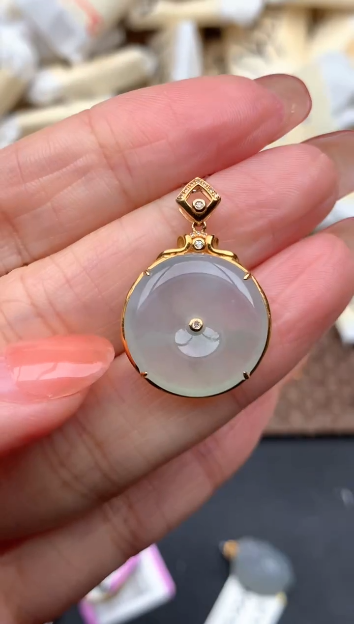 18K金镶嵌挂件翡翠1