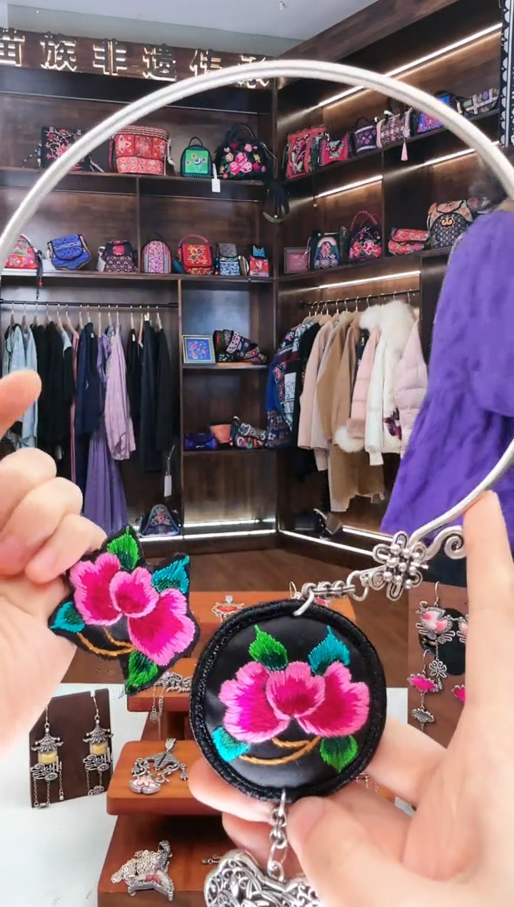 【闪购商品】织绣L18蚩梦苗族古绣