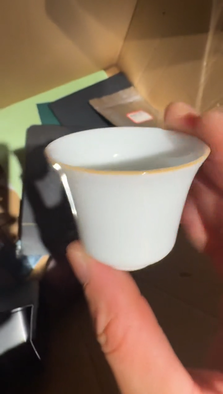 黑色金奖大红铁盒主人杯