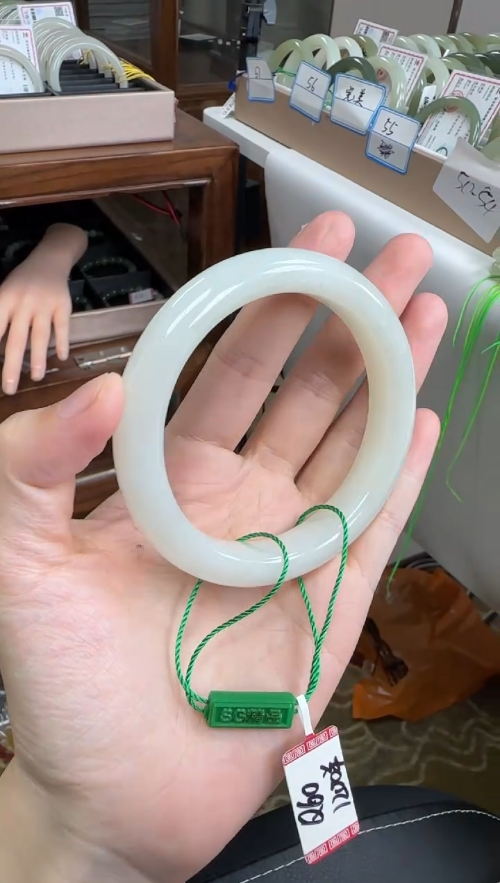 未镶嵌手镯和田玉60