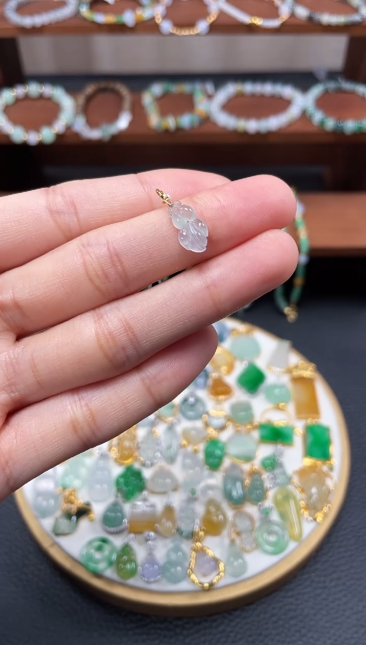 【闪购商品】翡翠吊坠(不含链)18K金镶嵌一个   JK528