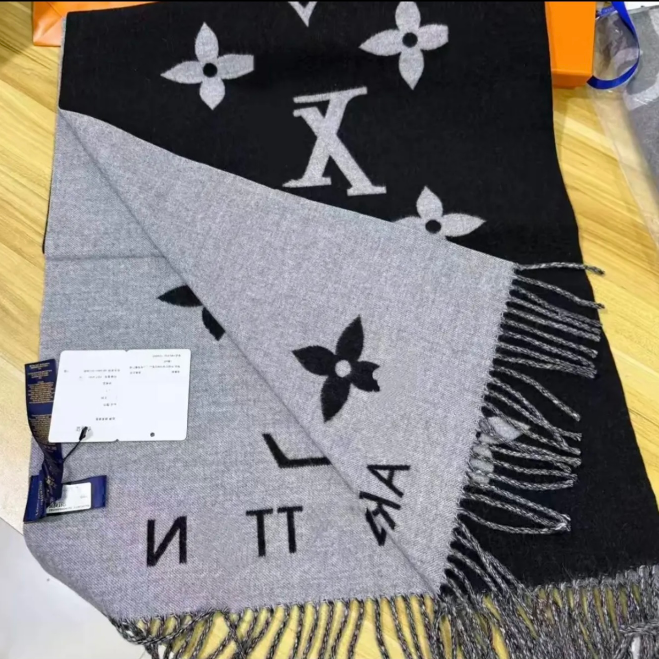 【港澳奢品】轻职风极简风围巾流苏保暖百搭印花女士羊绒围巾