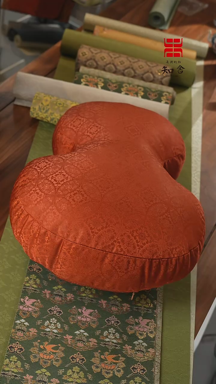 【闪购商品】抱枕··········