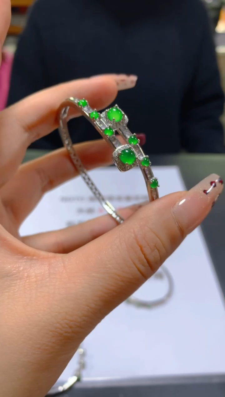 未镶嵌手链翡翠多样性发一