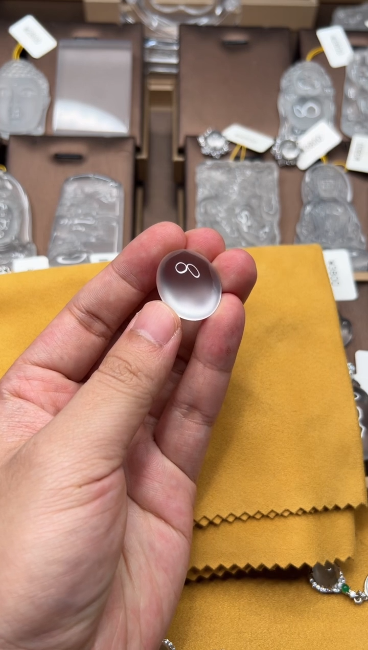 石英质玉未镶嵌颈饰裸石蛋面