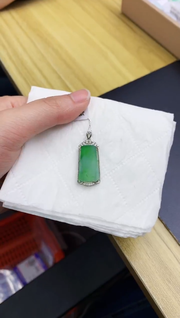 颈饰银S925镶嵌翡翠天然A货