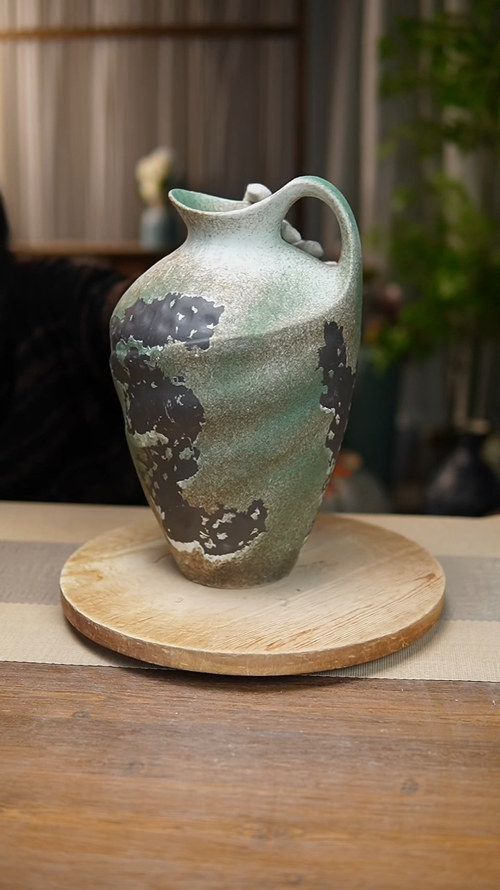 【闪购商品】陶瓷花器诧寂复古绿奶壶