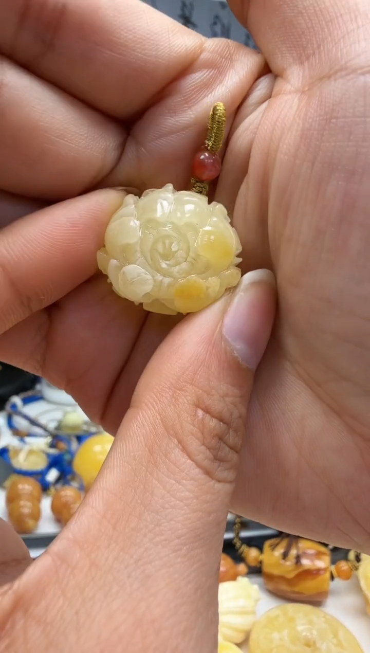 裸石琥珀未镶嵌如图