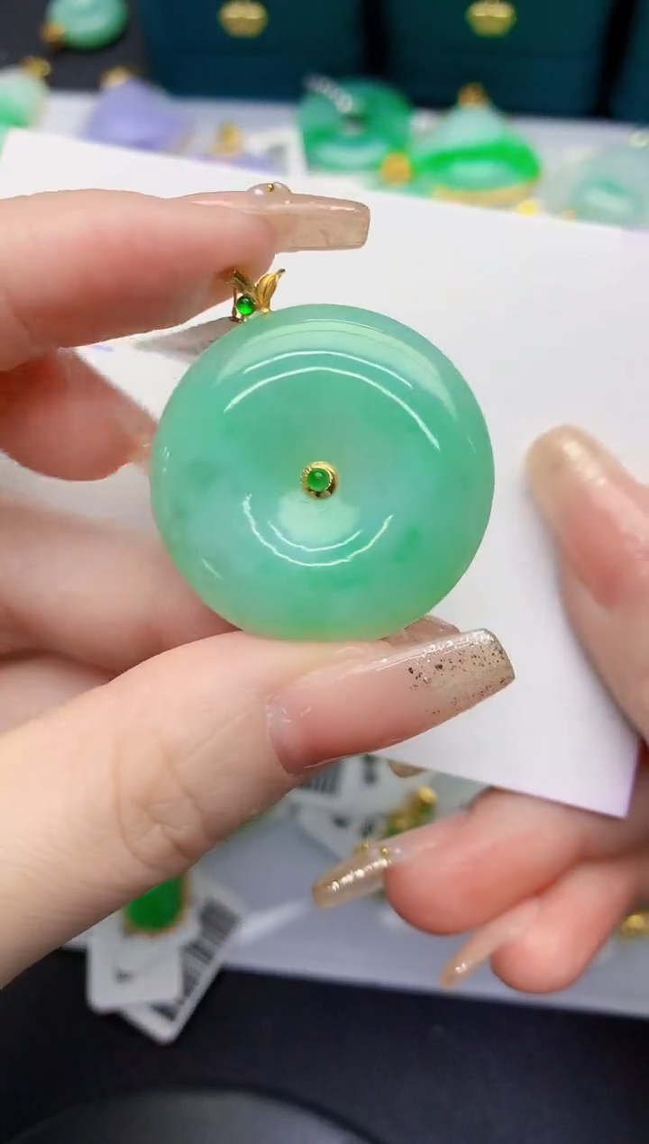 颈饰18K金镶嵌翡翠缅甸天然翡翠A货