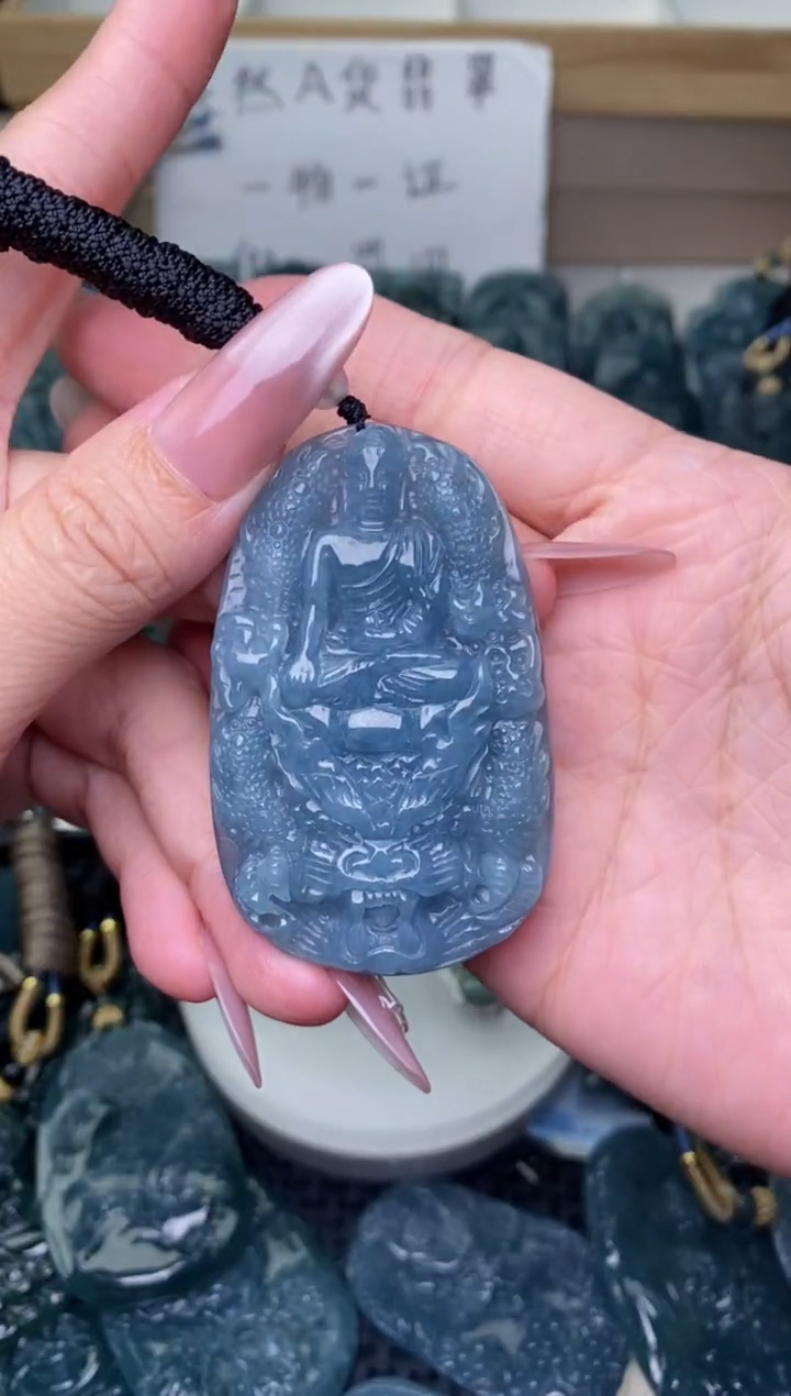 颈饰未镶嵌翡翠          