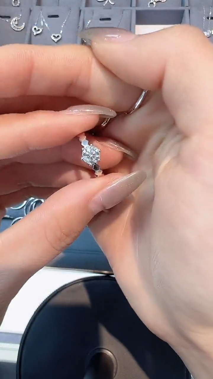 【闪购商品】钻石戒指/指环18K金镶嵌多样性发一