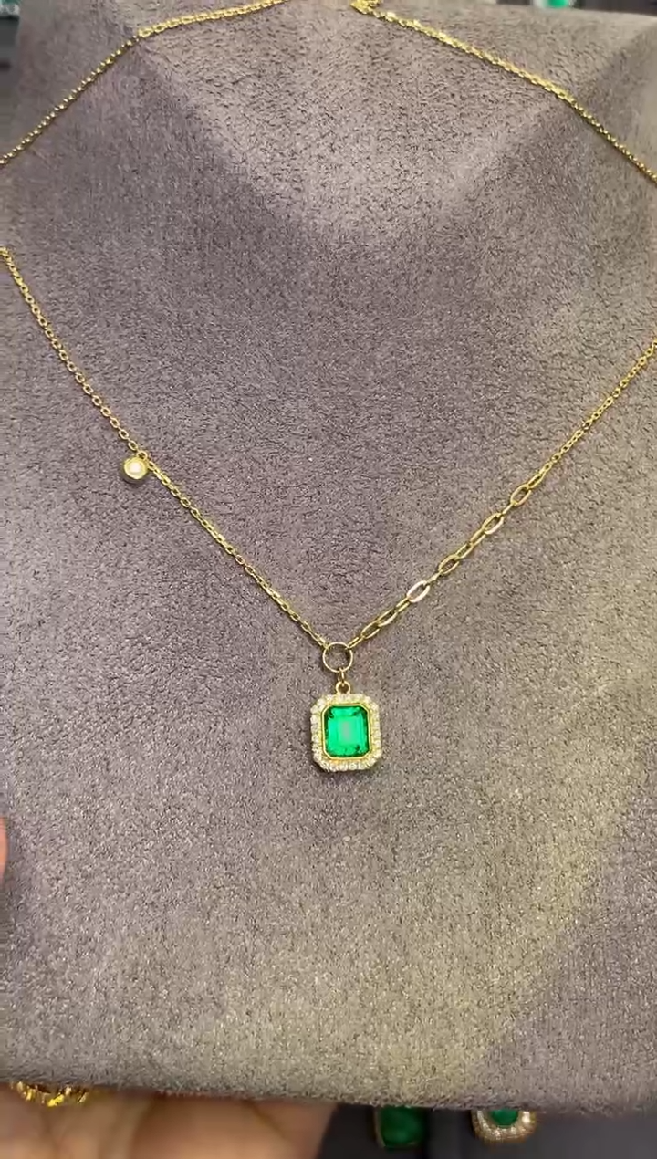 【闪购商品】祖母绿项链18K金镶嵌潘潘0.57ct