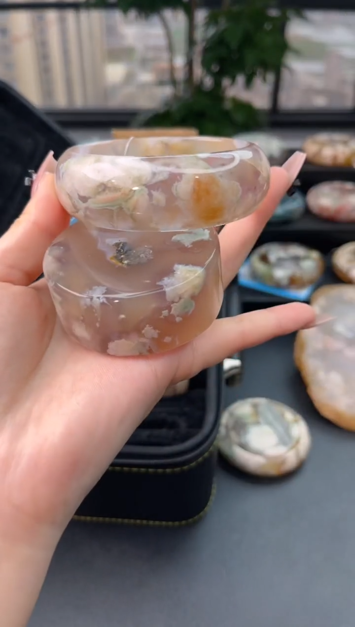 【闪购商品】石英质玉手镯未镶嵌赠送镯心（圈口62