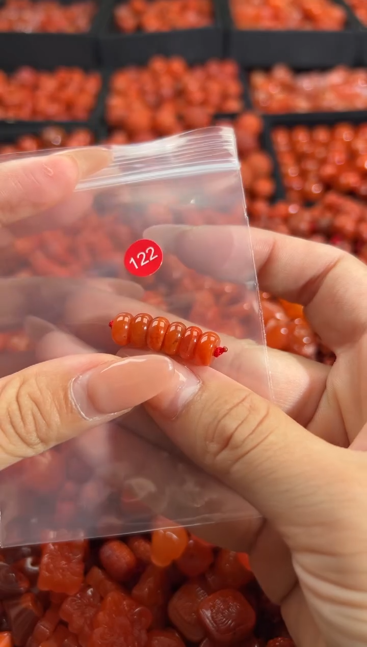南红玛瑙未镶嵌颈饰1