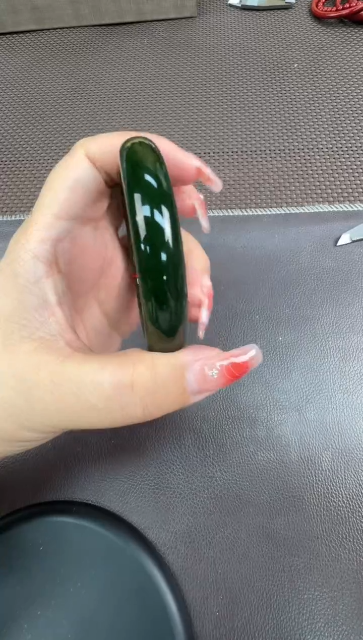 【闪购商品】和田玉手镯未镶嵌56