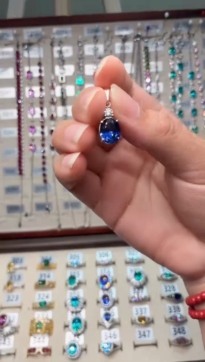 吊坠(赠链)蓝宝石银S925镶嵌0