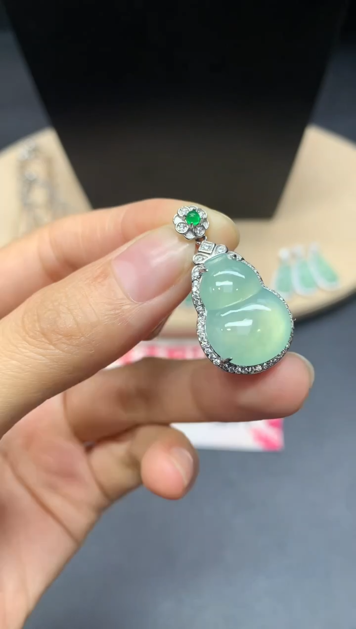 【闪购商品】翡翠吊坠(不含链)银S925镶嵌葫芦【多样性发其一】