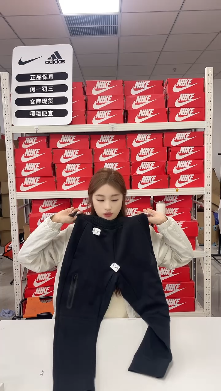 编码355闪购尺码 s  adidas/阿迪达斯卫衣卫裤以直播间过款为主