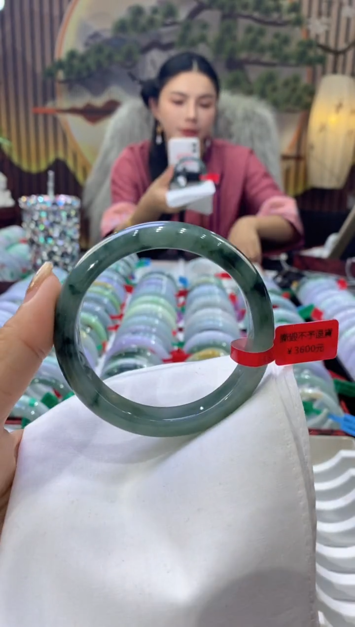 【闪购商品】翡翠手镯未镶嵌多人02097