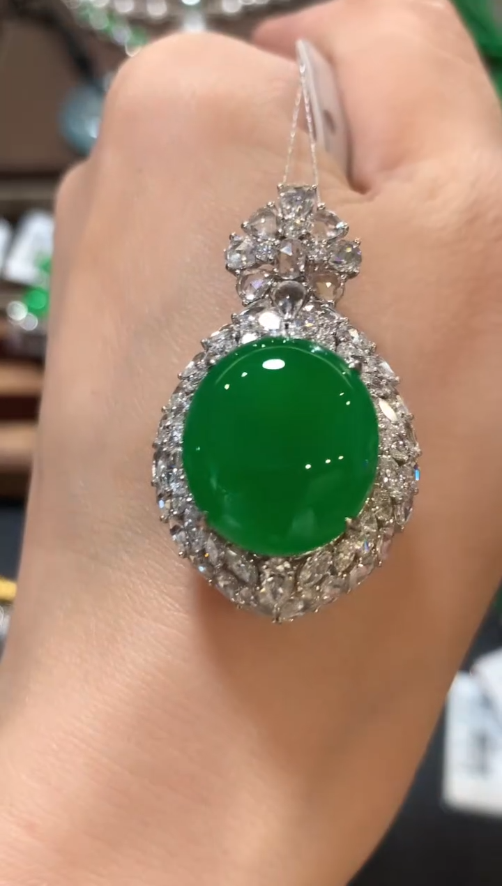 吊坠(不含链)18K金镶嵌翡翠月****?m190 