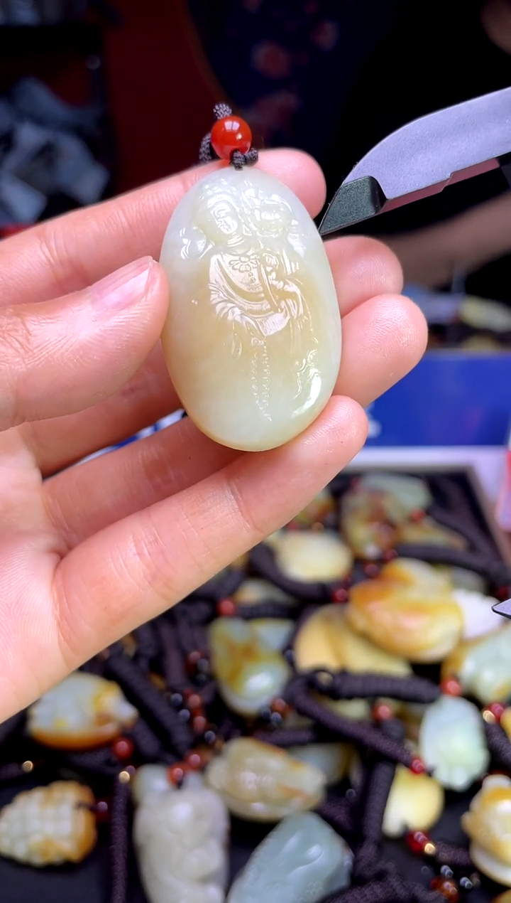 和田玉未镶嵌颈饰1