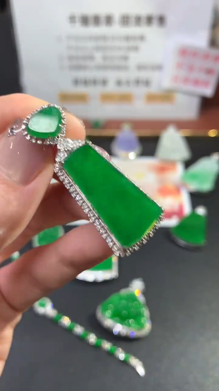 【闪购商品】翡翠吊坠(不含链)18K金镶嵌无事牌不退不换|12800+0