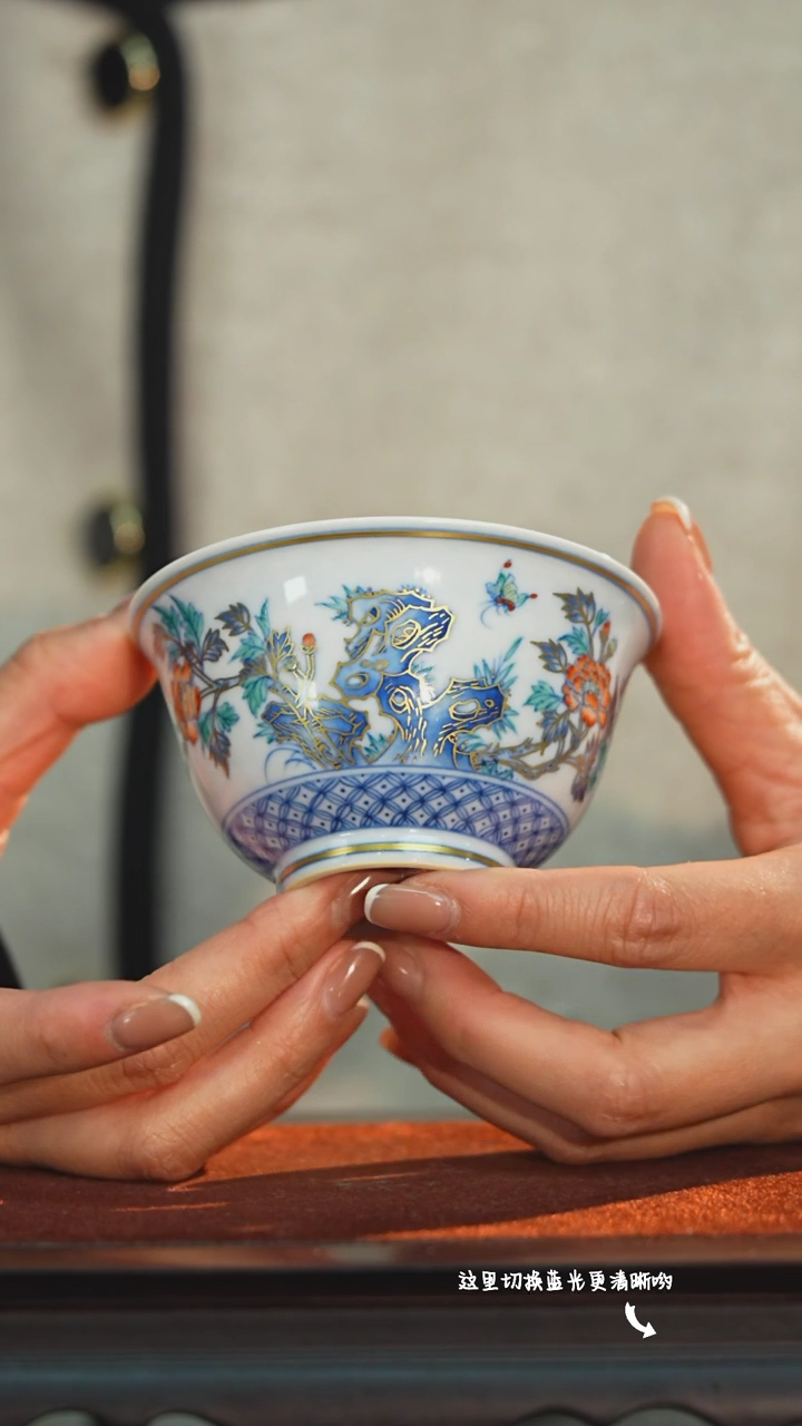 【闪购商品】馆藏级斗彩女将军—涂杏花大师