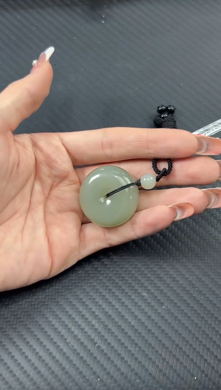 【闪购商品】和田玉吊坠(赠链)未镶嵌且末微色差近矿平安扣