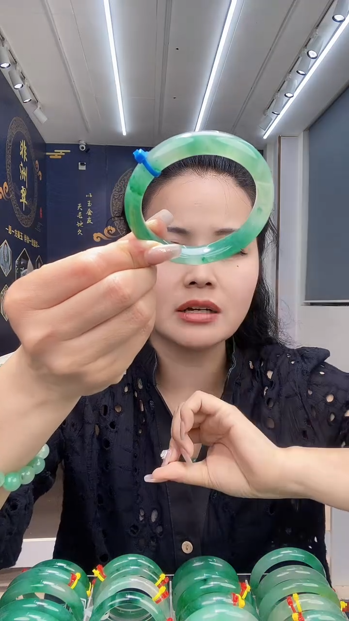 石英质玉手镯未镶嵌24