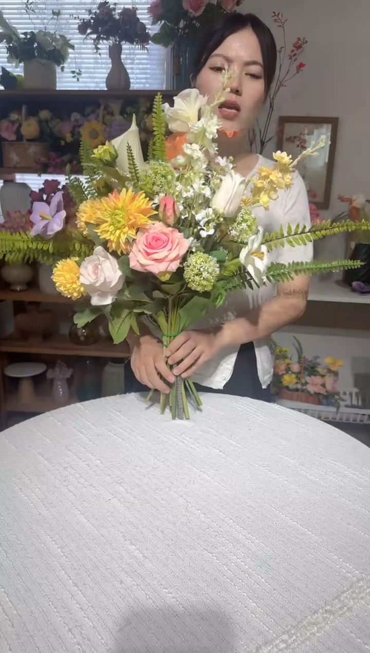 42  混搭色系手感大丽花玫瑰鸢尾花混搭花束，清仓尾货福利