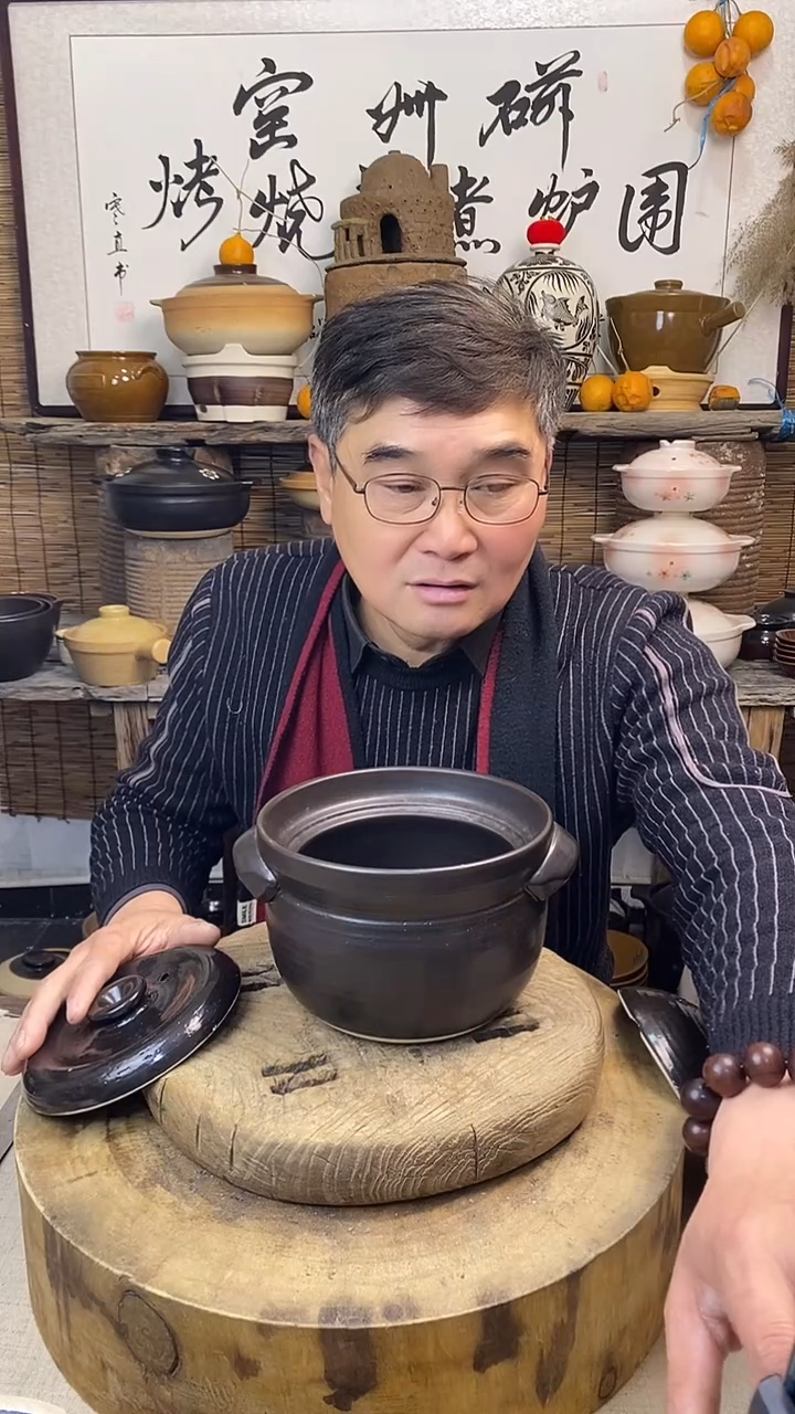 双盖微压1.8升干烧煲