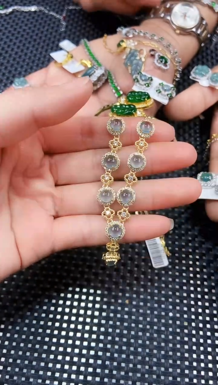 【闪购商品】翡翠颈饰未镶嵌11111111