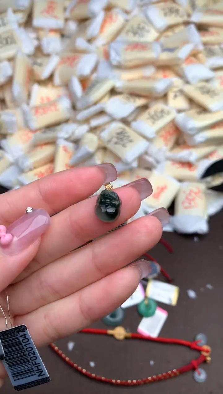 【闪购商品】翡翠挂件18K金镶嵌— 