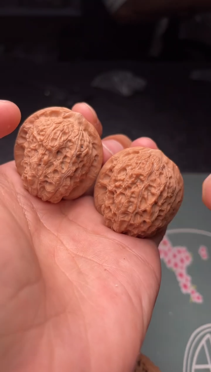 把件文玩核桃a368   血麒麟 35尺