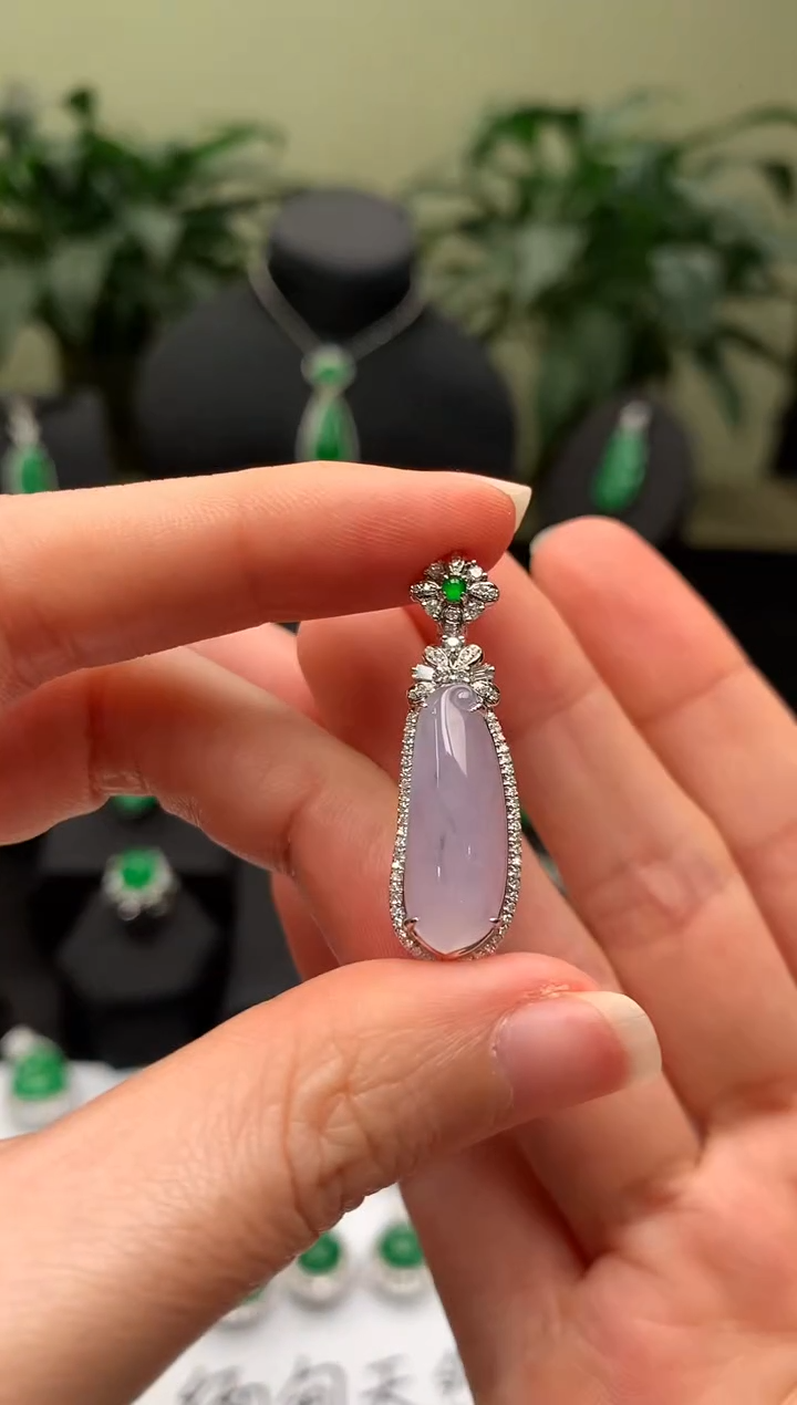 【闪购商品】翡翠颈饰18K金镶嵌福瓜