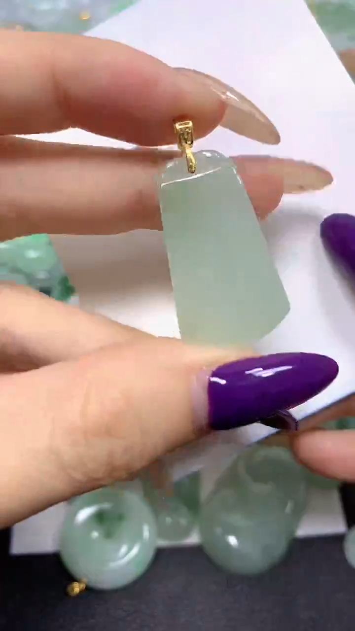 颈饰未镶嵌翡翠 